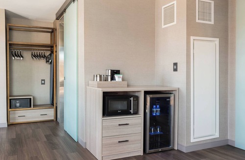 Cleveland Circle Hotel | AC Hotel by Marriott Boston Cleveland Circle
