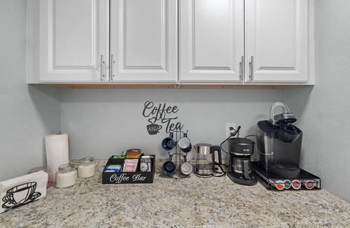 South Westside Apartment | AC IN UNIT Modern 2 bedroom remodel walking distance to downtown