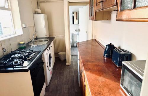Luton House | AC Lounge 13