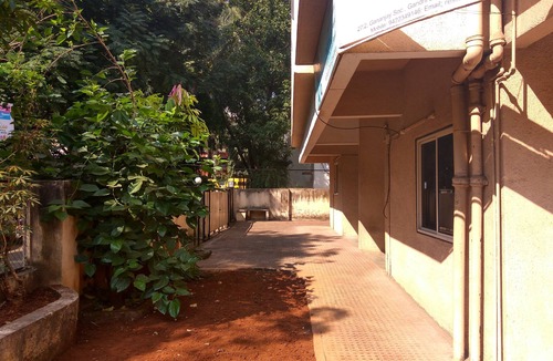Kothrud House | AC Studio Room ! Comfortable stay in heart of city!