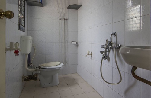 Kothrud House | AC Studio Room ! Comfortable stay in heart of city!