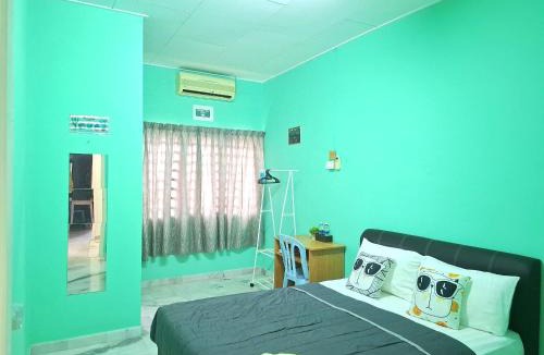 Taman Rapat Damai House | Acacia Guesthouse by ZamanJa
