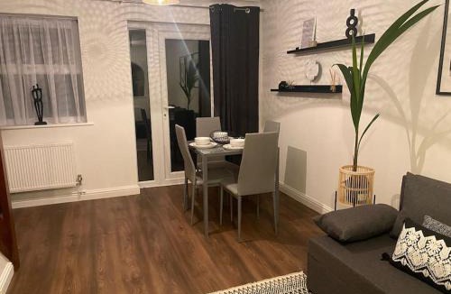 Dunstable Apartment | Acacia Villa