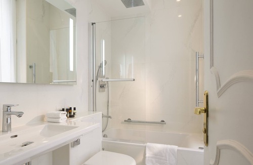 Saint-Thomas-d'Aquin Hotel | Académie Hôtel Saint Germain