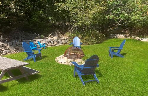 Hall Quarry House | Acadia Mtn ViewUpdated 1880s Home Pets Fire Pit