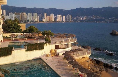 Costera Acapulco Apartment | Acapulco Beachfront Studio Condo, Fabulous View!