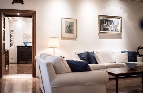 Dorsoduro Apartment | Accademia Terrazza - sleeps 6 guests in 3 bedrooms