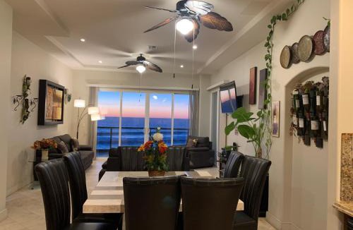 Villa del Mar Apartment | ACCESS - BEACH Penthouse PAPAS and BEER 2 miles WIFI