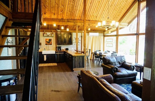 Hernando Cabin | Access to secret spring, free canoes, Pet Friendly. Nature Lovers paradise! Discounts applied for stays longer than 7 days and 30 days!