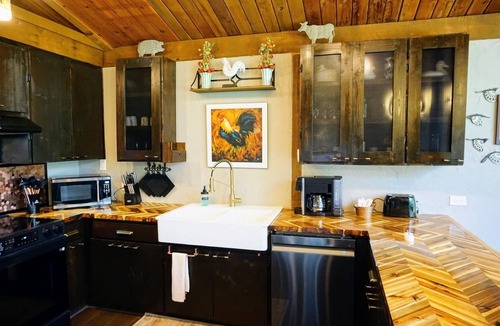 Hernando Cabin | Access to secret spring, free canoes, Pet Friendly. Nature Lovers paradise! Discounts applied for stays longer than 7 days and 30 days!