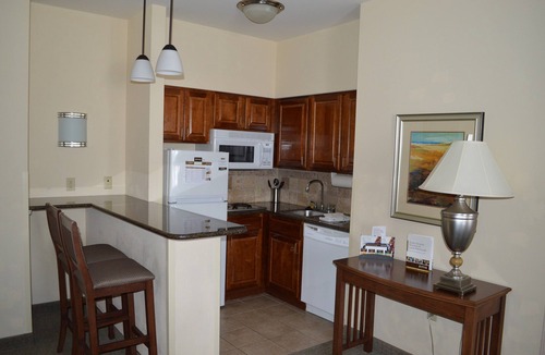 Oconomowoc Apartment | Accessible 1-BR Suite w/Two Double Beds