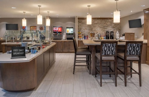 Hillsboro Apartment | Accessible 1BR King Suite w/Breakfast + Pool