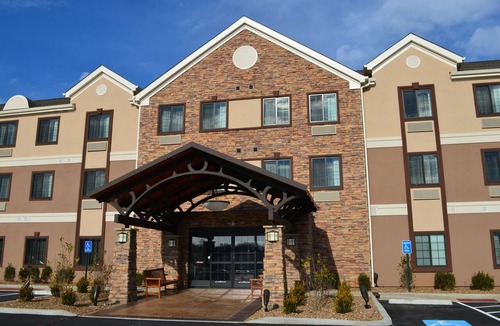 Bowling Green Apartment | Accessible 1BR Suite w/Kitchen | Breakfast + Pool