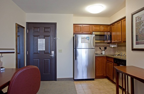 Palmdale Apartment | Accessible 1BR w/Roll-In Shower, Palmdale