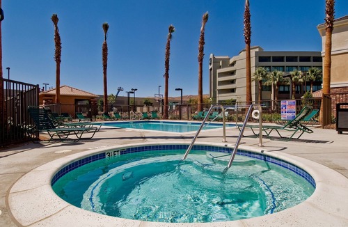 Palmdale Apartment | Accessible 1BR w/Roll-In Shower, Palmdale
