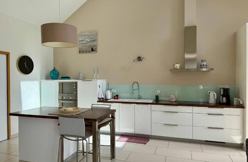 Pluguffan House | Accessible Comfort Home with Garden, Peaceful, 20 min from Beaches