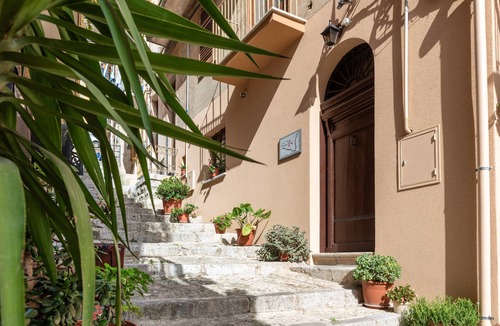 Caccamo Apartment | Accessible Double Room with Balcony, Wi-Fi, and Air Conditioning