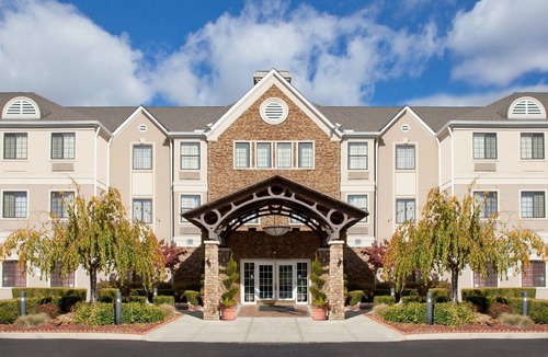 Eagan Park Apartment | Accessible King Studio Near ATL | Free Breakfast + Gym