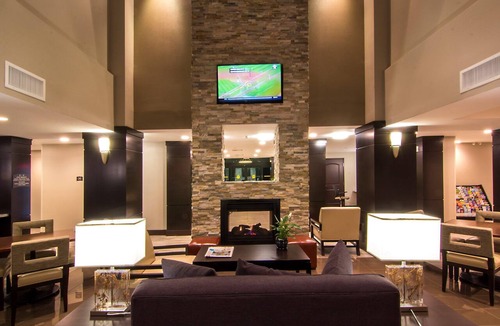 Bressi Ranch Condo | Accessible King Suite Near the Airport | Free Breakfast, Gym + Pool Access