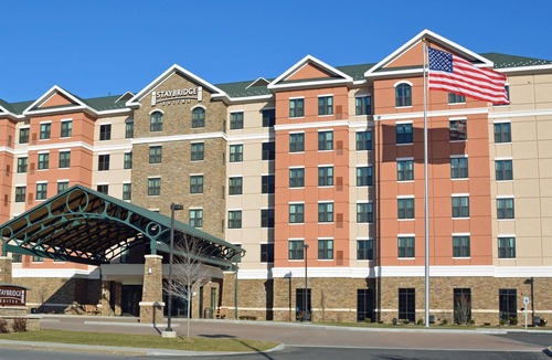 Newtonville Apartment | Accessible King Suite w/Tub & Kitchen | Albany