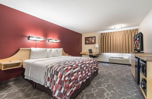 SeaTac Hotel | Accessible Lodging Near the Airport! Just a Short drive to Downtown!