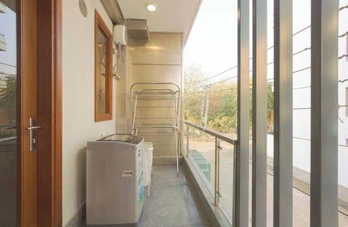 Sushant Lok Apartment | Accessible Luxury Apt near Cyber Hub