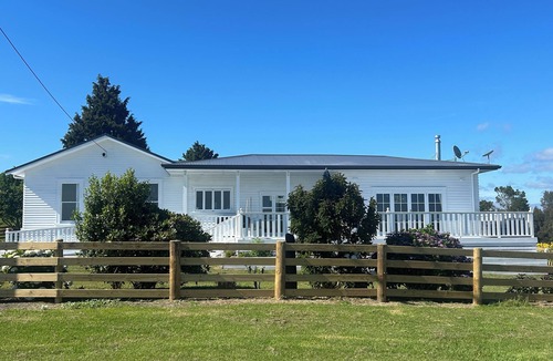 Nukuhou Cottage | Accessible Ohope Beach Country Cottage with hot tub and indoor wood fire