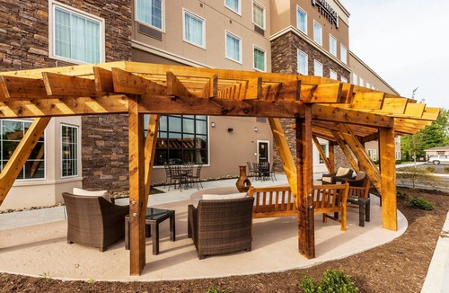 Farragut Apartment | Accessible Studio w/Breakfast, Pool + BBQ Area