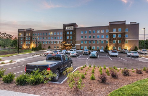 Farragut Apartment | Accessible Studio w/Breakfast, Pool + BBQ Area