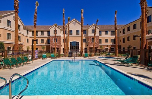 Palmdale Apartment | Accessible Studio w/Walk-In Shower, Palmdale