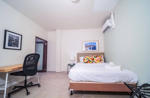 Santurce Hotel | Accessible Suite – Roll-In Shower, Modern Design & Prime San Juan Location