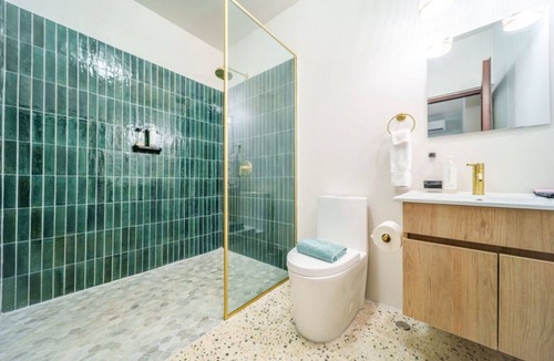 Santurce Hotel | Accessible Suite – Roll-In Shower, Modern Design & Prime San Juan Location
