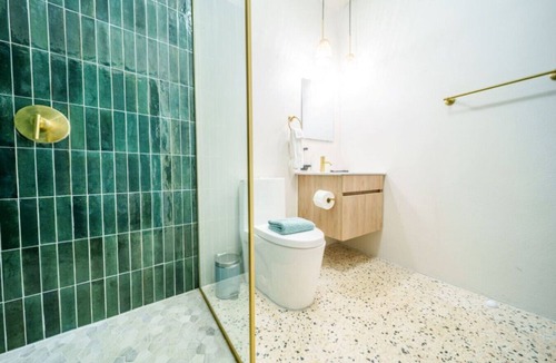 Santurce Hotel | Accessible Suite – Roll-In Shower, Modern Design & Prime San Juan Location