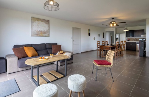 Salvagnac-Cajarc Villa | Accessible Villa with Panoramic Views