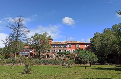 Le Cannet-des-Maures Apartment | Accommodation in a Bastide with a beautiful swimming pool and a large terrace