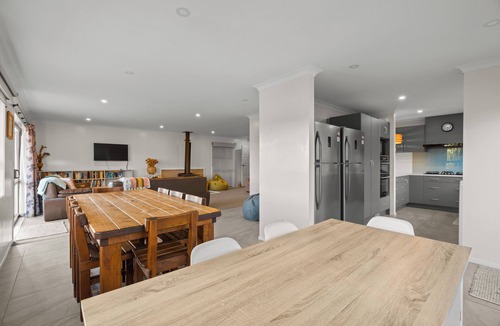 Pukehina Apartment | ACCOMMODATE 19 - OCEAN FRONT.