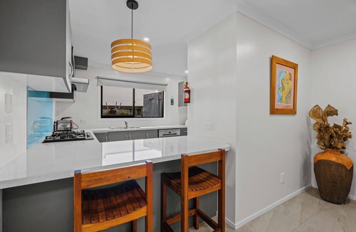 Pukehina Apartment | ACCOMMODATE 19 - OCEAN FRONT.