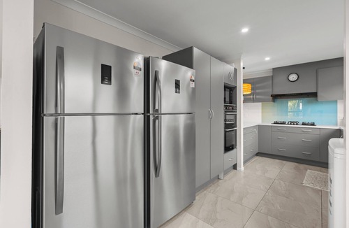 Pukehina Apartment | ACCOMMODATE 19 - OCEAN FRONT.