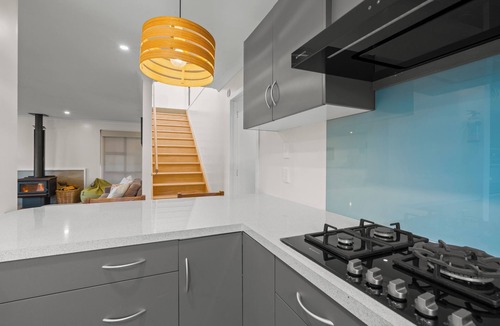 Pukehina Apartment | ACCOMMODATE 19 - OCEAN FRONT.