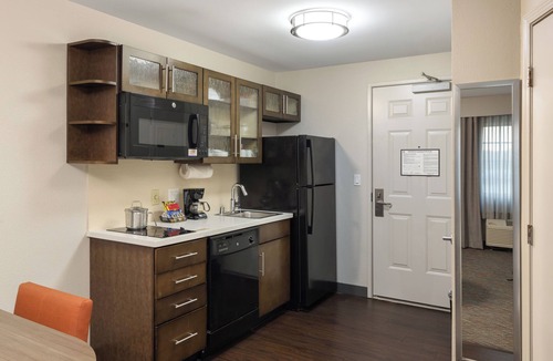 Anaheim Resort Hotel | Accommodates 2 Studios w/double beds | Near Disneyland Resort
