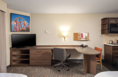 Anaheim Resort Hotel | Accommodates 2 Studios w/double beds | Near Disneyland Resort