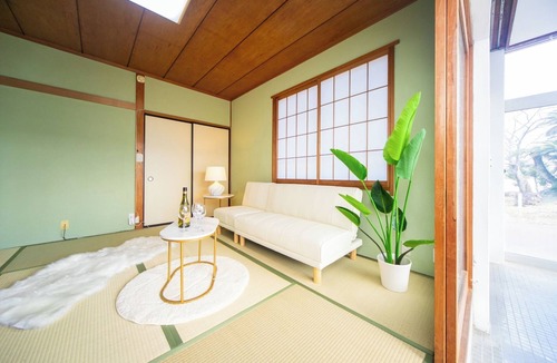 Komono House | Accommodates 20 people 1 minute from the station A large house where you can enjoy BBQ and table t/Miegun Mie