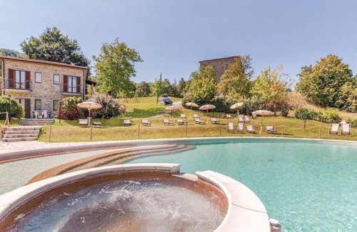 Apecchio Apartment | Accommodation in a cave with hot tub