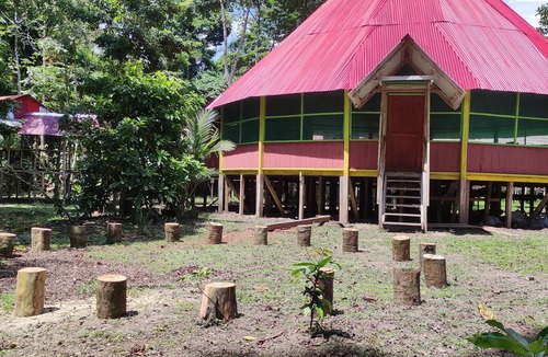 Iquitos Cabin | Accommodation and tours excursion: fishing ,watching dolphins, indian tribes.