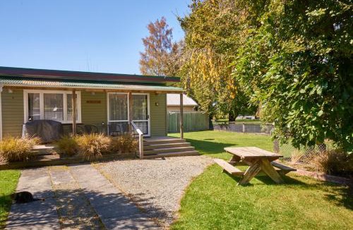 Te Anau House | Accommodation Fiordland The Bach - One Bedroom Cottage at 226B Milford Road