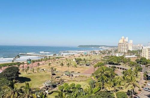 North Beach Apartment | Accommodation Front - Edgy Beachfront 2 Sleeper with Stunning View
