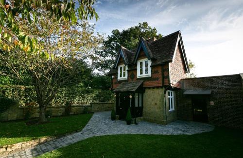 Royal Tunbridge Wells House | Accommodation at Salomons Estate
