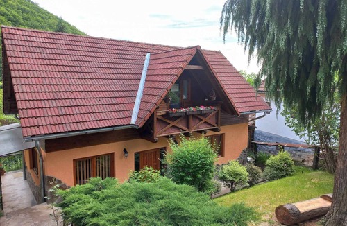 Sovata House | Accommodation in Sovata-Băi - peace, comfort and a view of the forest!