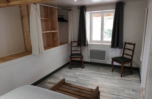 Tour-de-Faure House | ACCOMMODATION "LE SAINT JACQUES" 1 double room