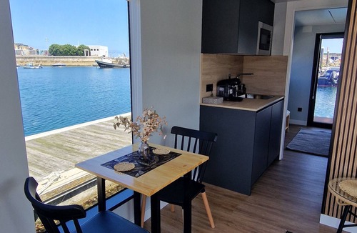 Muxia Boat Rental | Accommodation on a boat with the comforts of a house in Muxía.